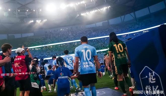 开云app今夜阿贾克斯备战中超，止住颓势细节曝光，气氛紧张，身体对抗强度拉满的简单介绍