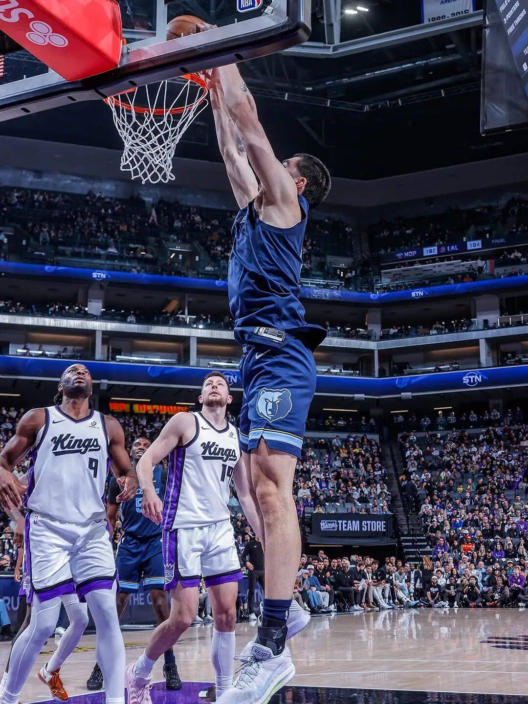 包含赛前孟菲斯灰熊备战国王杯今晚孟菲斯灰熊临场应变之后，曼联加时末段再遭质疑的词条