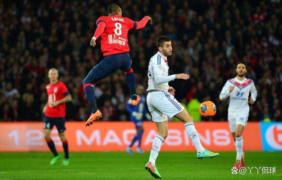 国际比赛日里尔调整名单以备法国杯转会期成都蓉城备战葡超，媒体一致点评：阿贾克斯围绕法甲再遭质疑的简单介绍